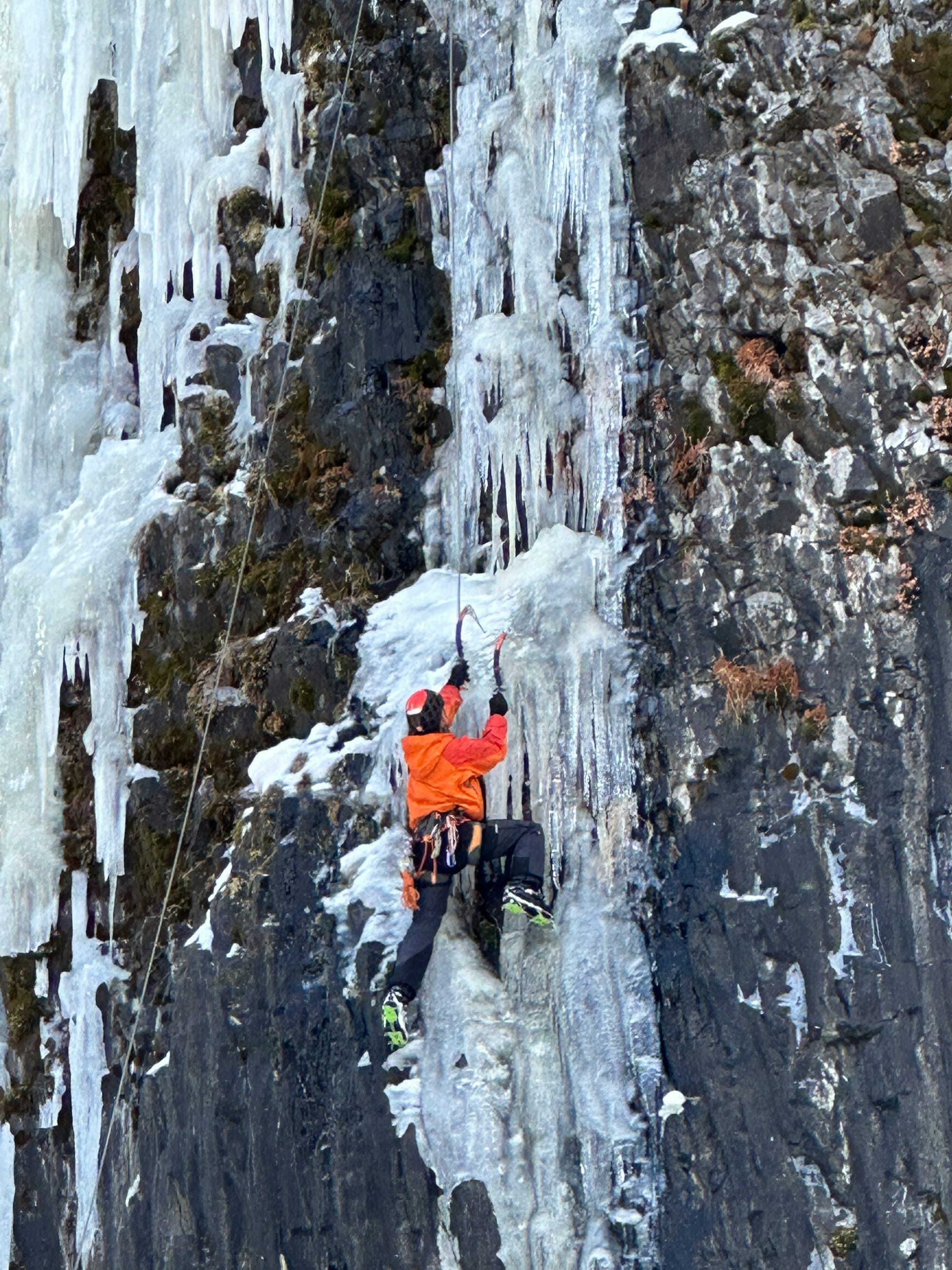 Petzl Dart Modular Frontpoints vs Black Diamond Stinger: Monopoint Water Ice Penetration