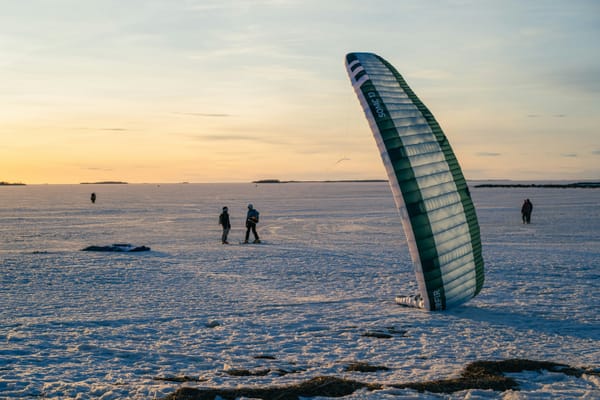 Ram-Air Closed-Cell Foils vs Inflatable Kites: Sub-Zero Glacial Traverse Mechanics